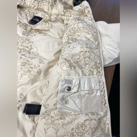 The North Face Hyvent Goose Down Parka - Picture 15 of 16